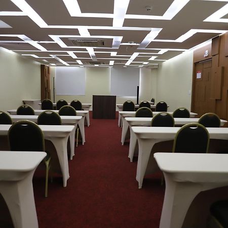 Hotel Ramada By Wyndham Manaus Torres Center Exterior foto